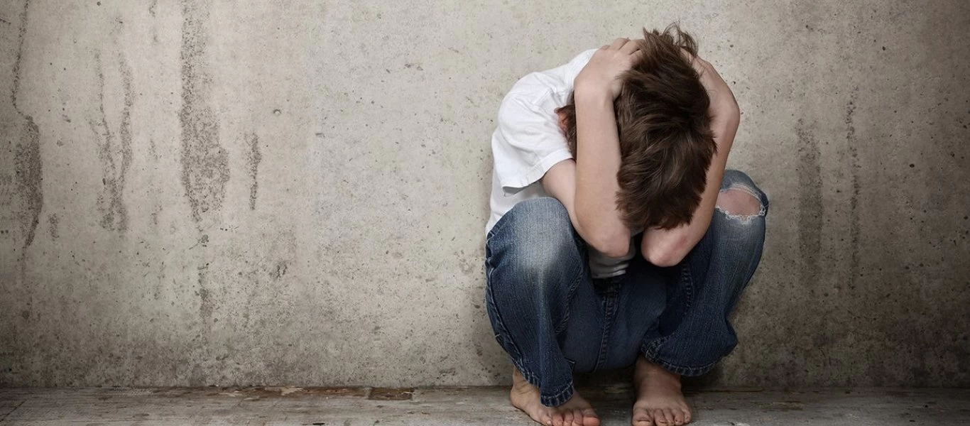 Αύξηση της βίας προς τα παιδιά εν μέσω περιορισμού - «Εκτοξεύτηκε» η παιδική παραβατικότητα